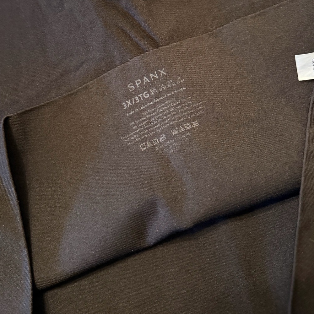 SPANX Shaping Shorts - Picture 3 of 3